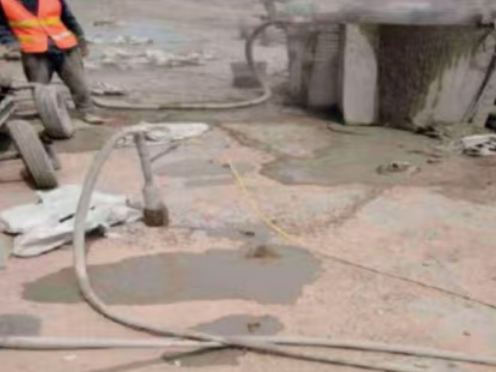 松北水泥混凝土路面板底注浆技术 路面脱空注浆整治方案